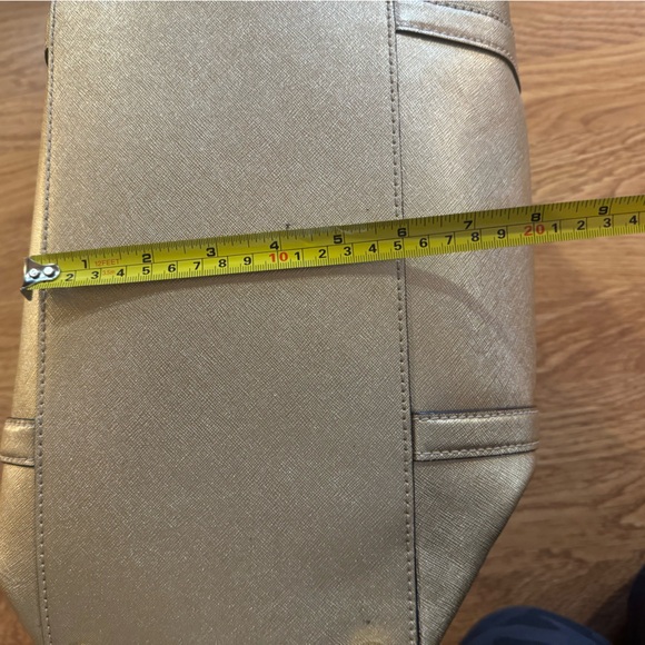 Micheal Kors gold large Bag - Picture 10 of 11